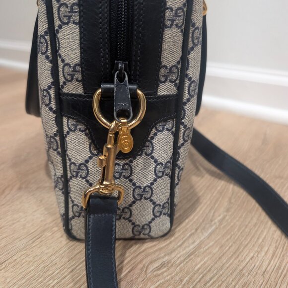 Vintage Navy Gucci Bag - Picture 4 of 11